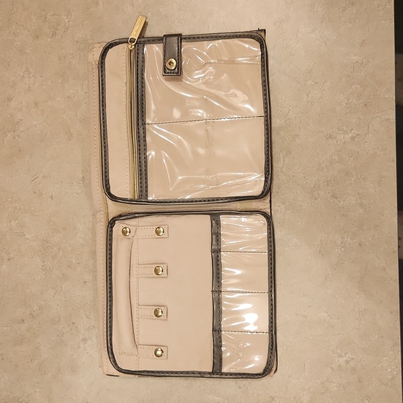 Kendra Scott Travel Jewelry Organizer - Picture 2 of 3